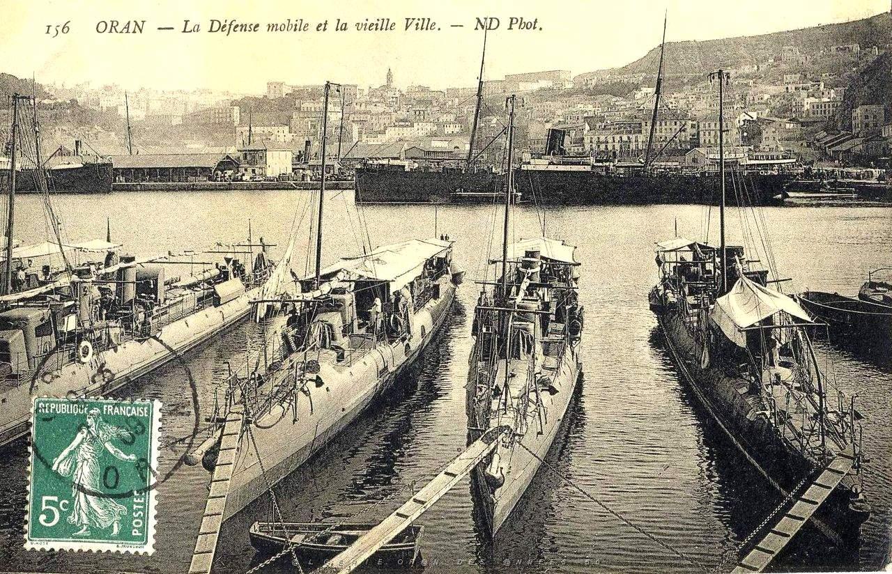 ORAN- NAVIRES DIVERS 03.JPG